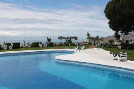 Hermosa Casa Con Terraza E Increibles Vistas Al Mar Y La Montana نيرخا المظهر الخارجي الصورة