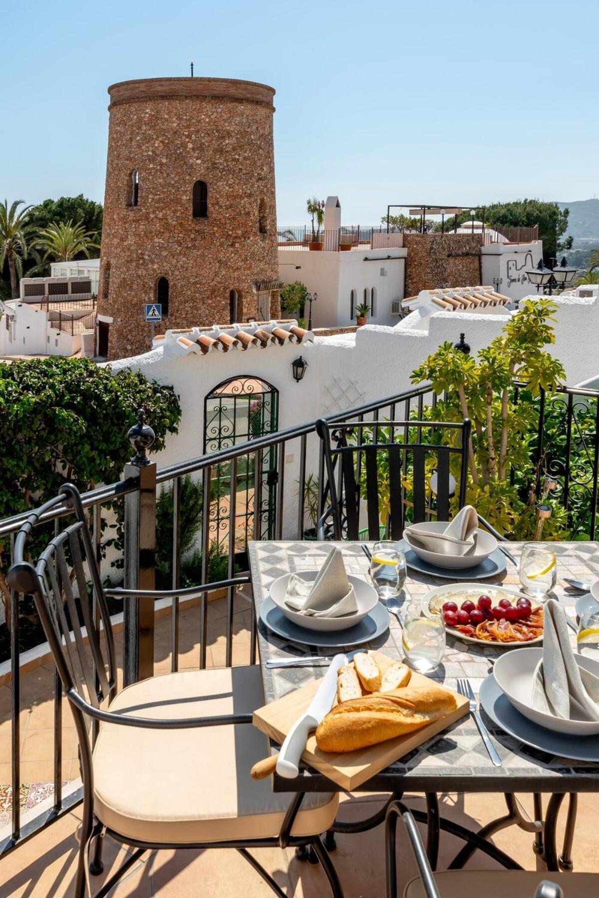 Hermosa Casa Con Terraza E Increibles Vistas Al Mar Y La Montana نيرخا المظهر الخارجي الصورة